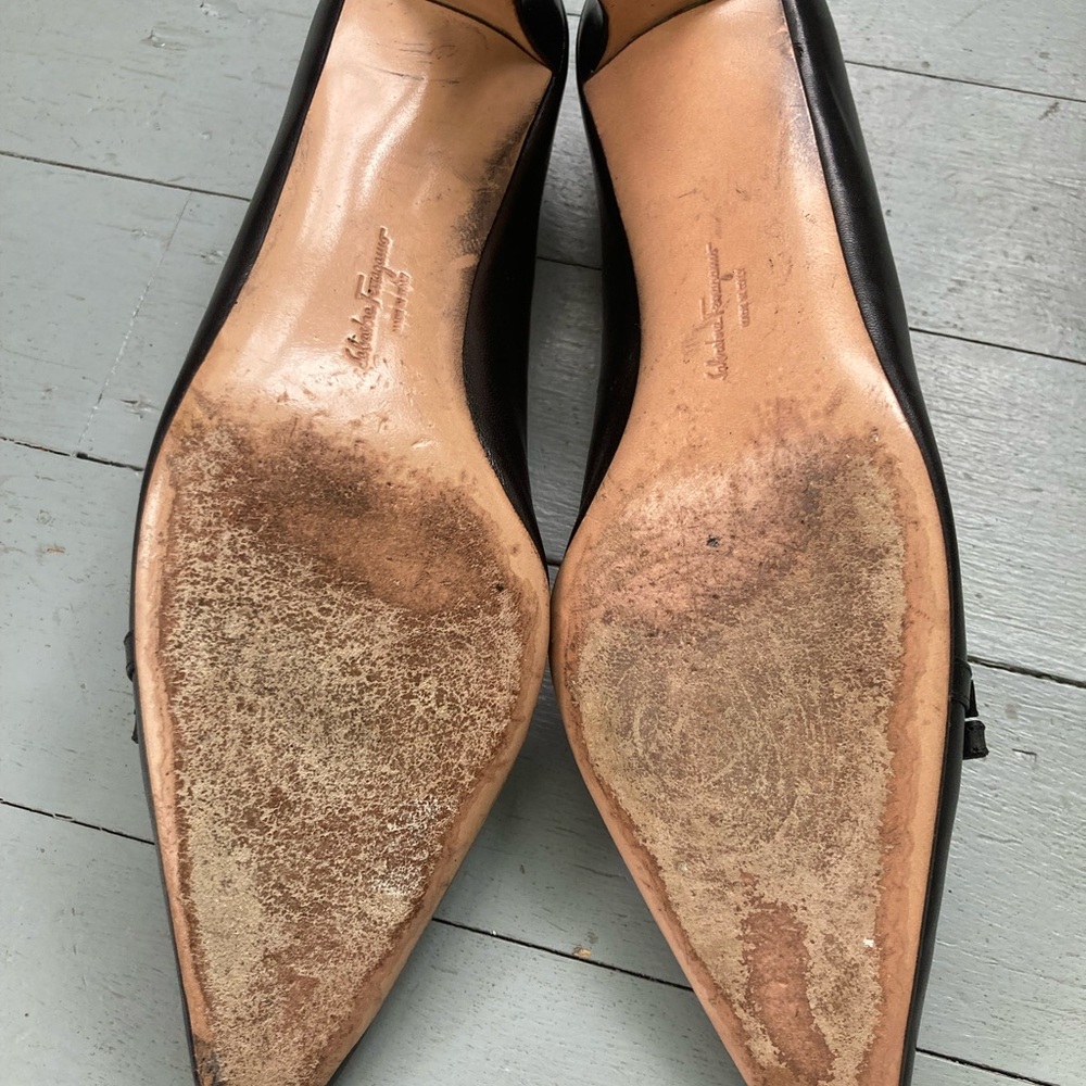 Salvadore Ferragamo Navitas Pointed Black Leather Kitten Bow Heels 7 - Picture 7 of 7